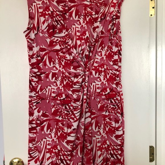 Super cute summer dress. Perfect for day weddings! - Picture 2 of 5